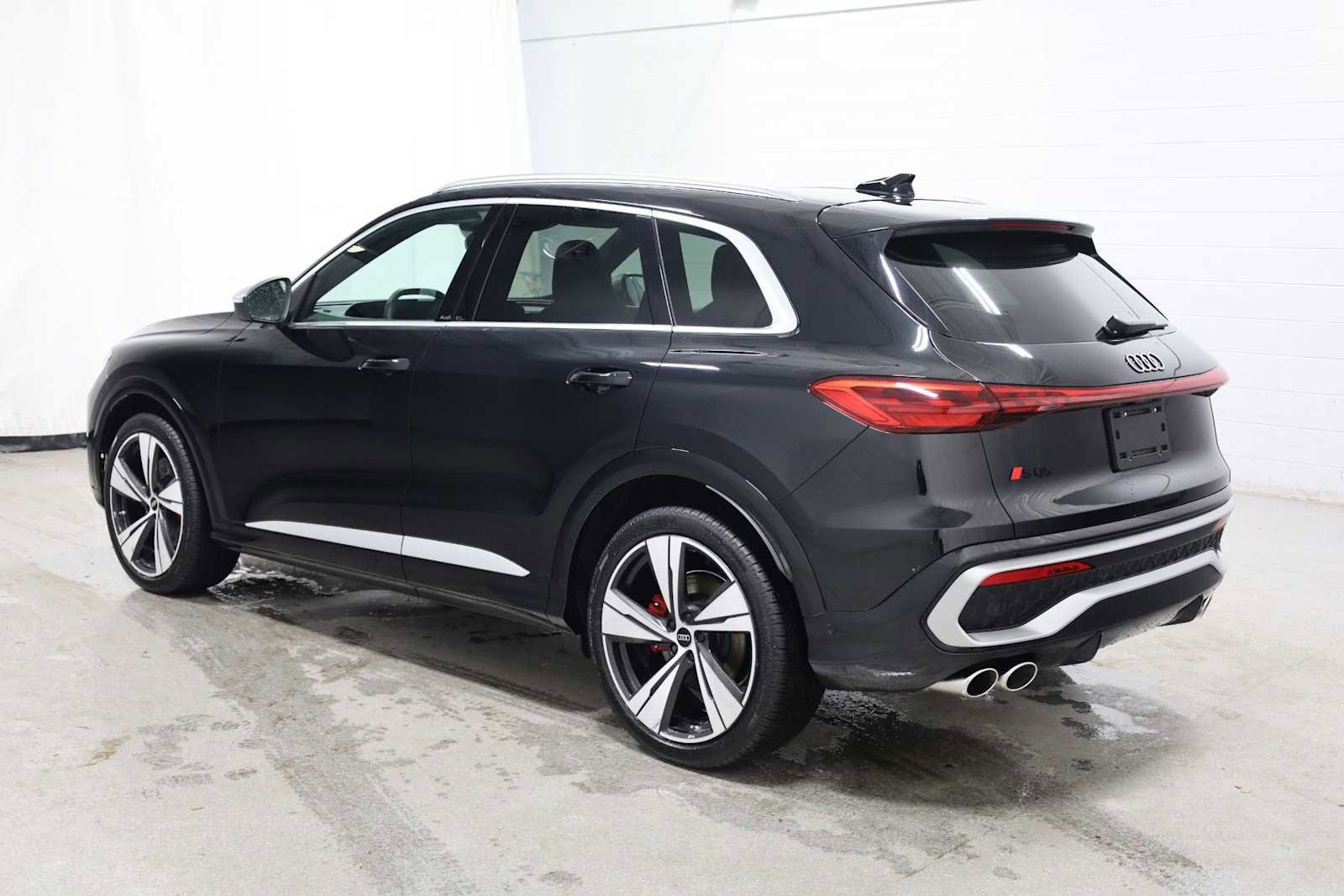 Certified 2025 Audi SQ5 Premium Plus w/ Premium Plus Package image 3