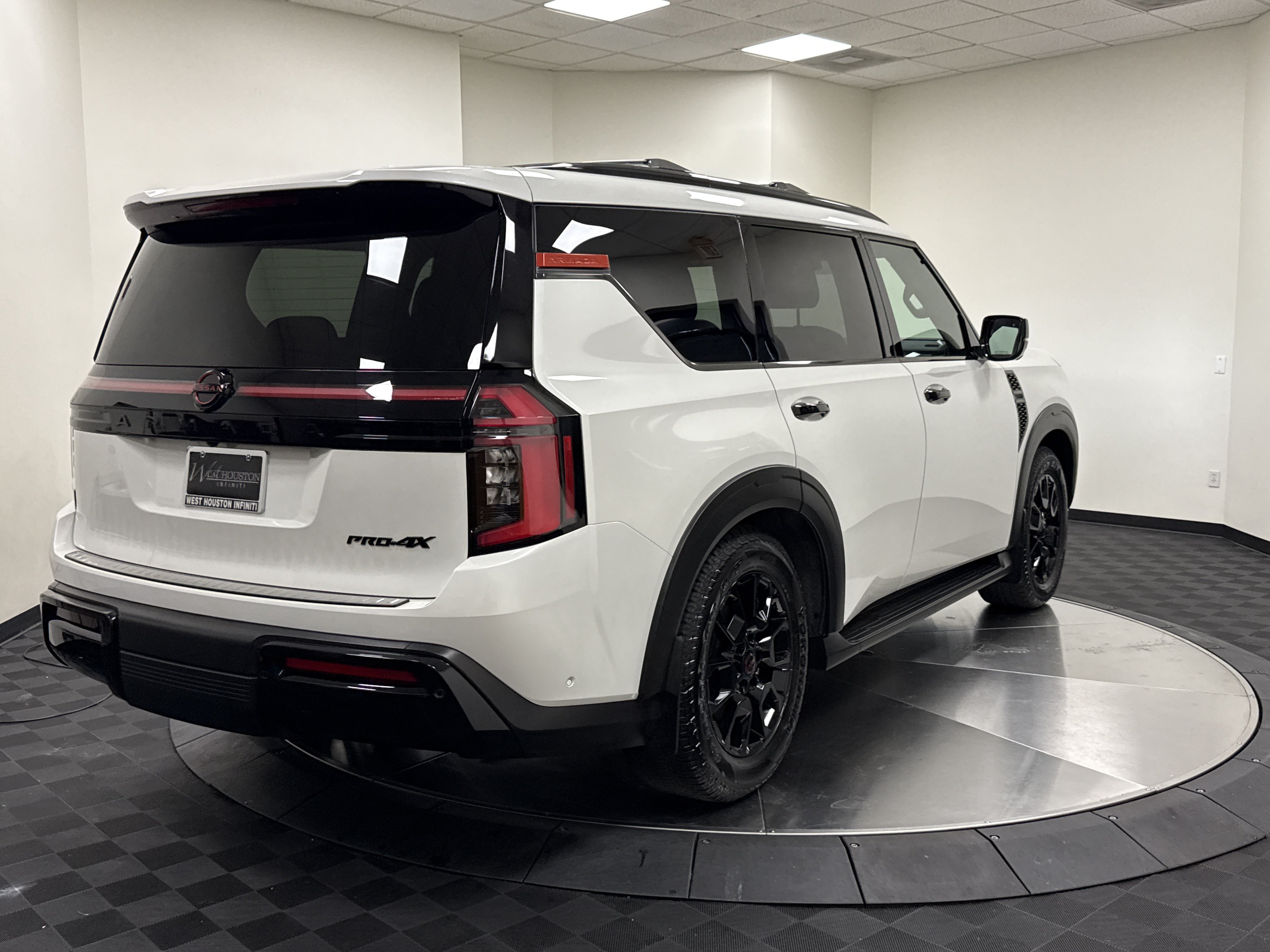 Used 2026 Nissan Armada PRO-4X w/ Captain's Chari Seat Package AWD/4WD image 7