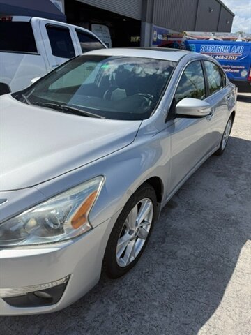 Used 2013 Nissan Altima 2.5 SL w/ 2.5 Moonroof Pkg FWD image 4