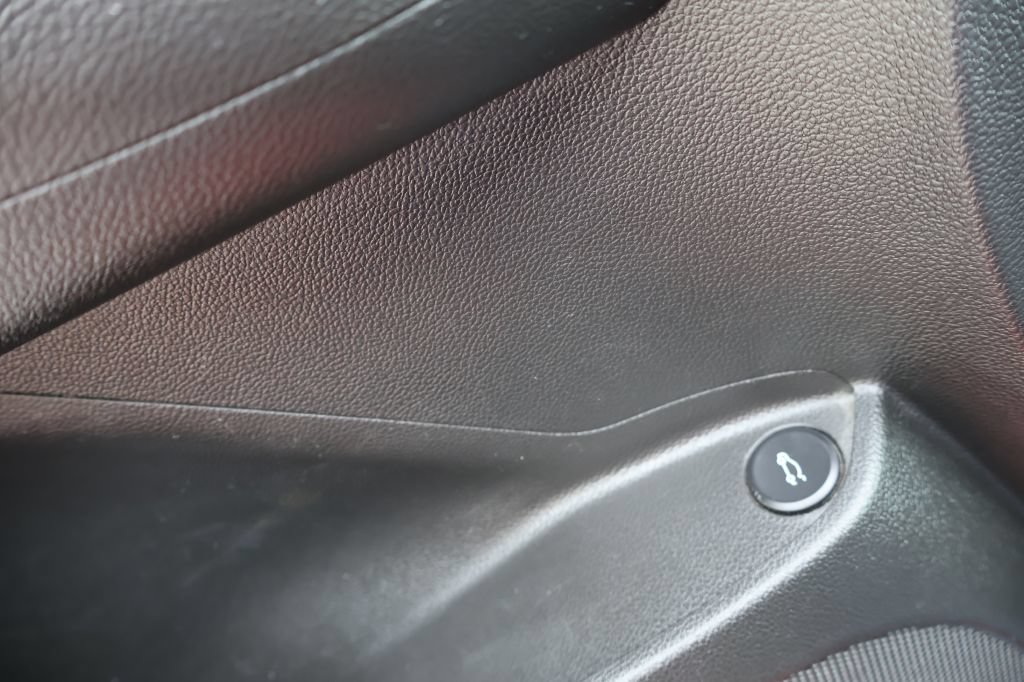 Used 2017 Chevrolet Cruze LS FWD image 26