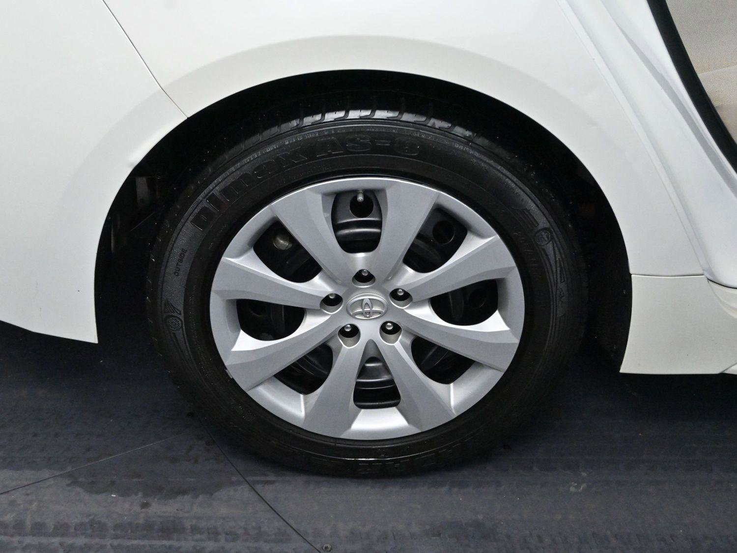 Used 2021 Toyota Corolla LE image 32