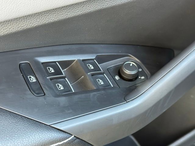 Used 2025 Volkswagen Jetta SEL FWD image 17