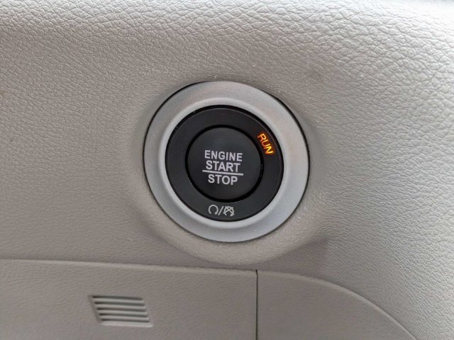 Used 2024 Chrysler Pacifica Touring-L FWD image 30