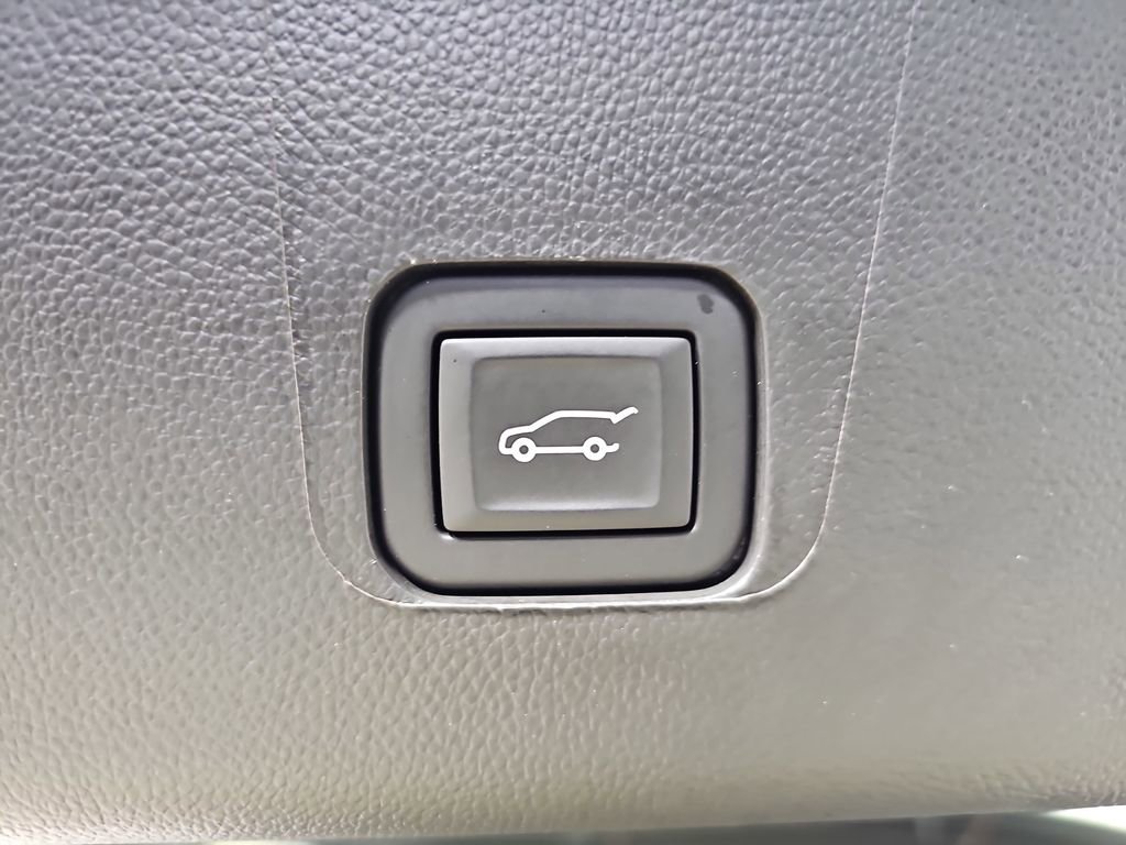 Certified 2024 Chevrolet Traverse RS w/ LPO, Floor Liner Package image 19