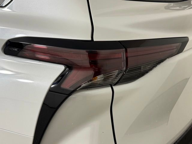 Used 2024 Toyota Sienna XLE FWD image 14