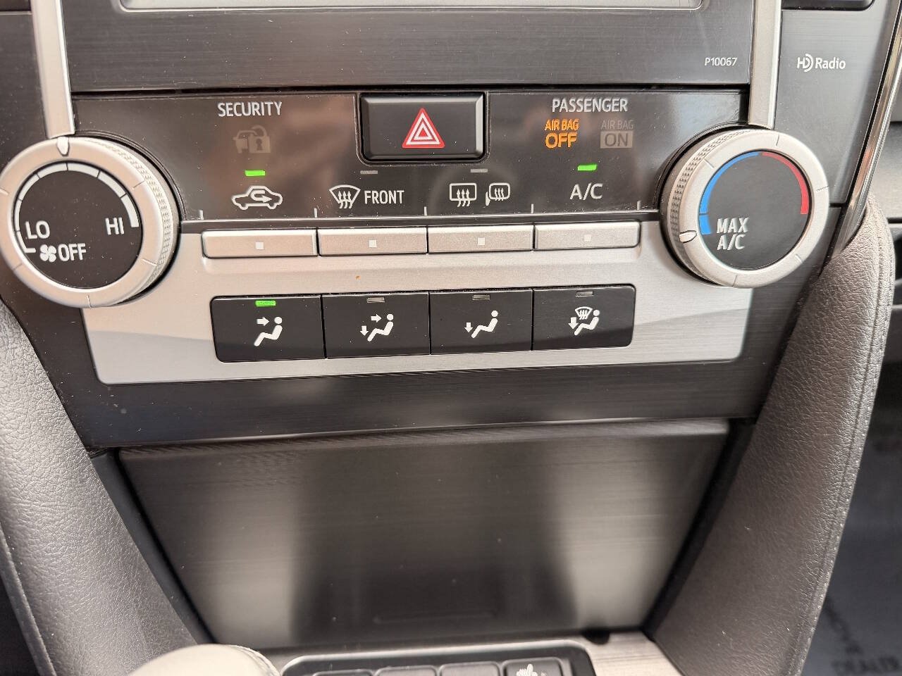 Used 2012 Toyota Camry SE w/ Leather Pkg FWD image 12