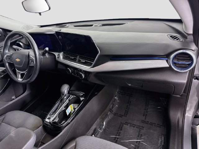 Used 2025 Chevrolet Trax LT w/ LT Convenience Package FWD image 27