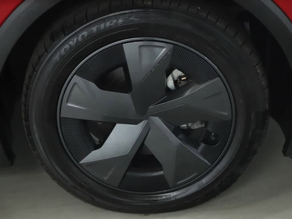 Used 2025 Toyota Prius LE AWD/4WD image 10