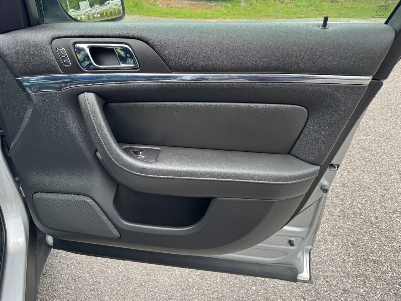 Used 2013 Lincoln MKS FWD image 45