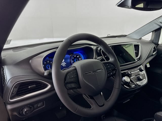 New 2026 Chrysler Pacifica Select w/ S Appearance Package FWD image 9