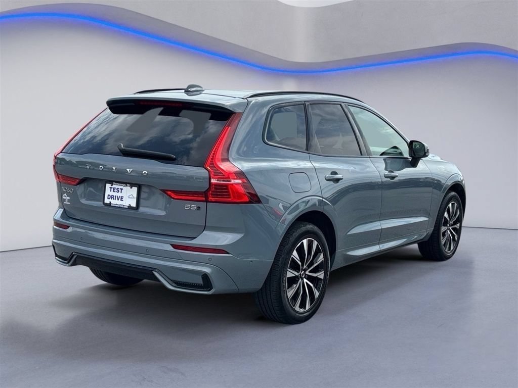 Used 2024 Volvo XC60 B5 Plus AWD/4WD image 3