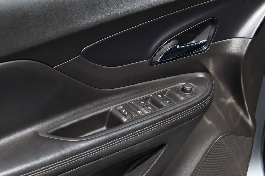 Used 2019 Buick Encore Preferred AWD/4WD image 19