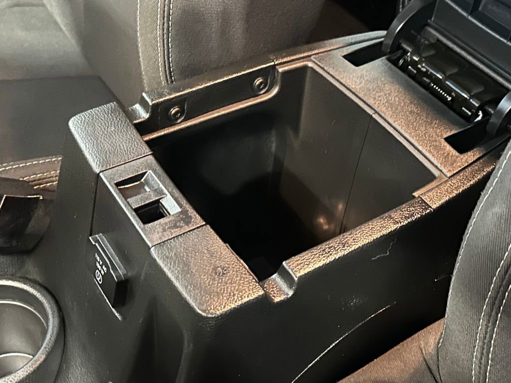 Used 2018 Jeep Wrangler Sahara w/ Connectivity Group AWD/4WD image 31