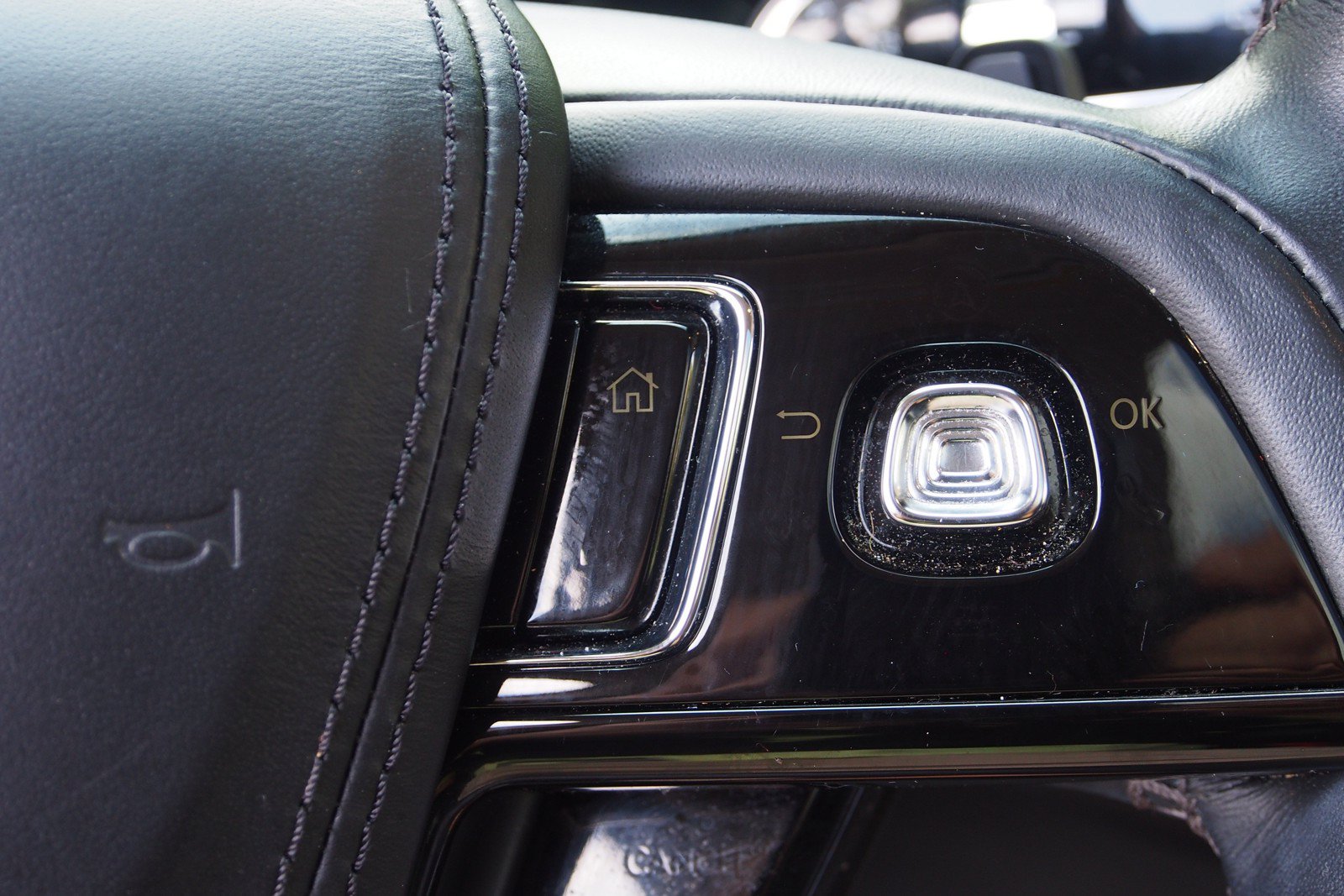 Used 2024 Lincoln Aviator Reserve w/ Equipment Group 201A RWD image 29