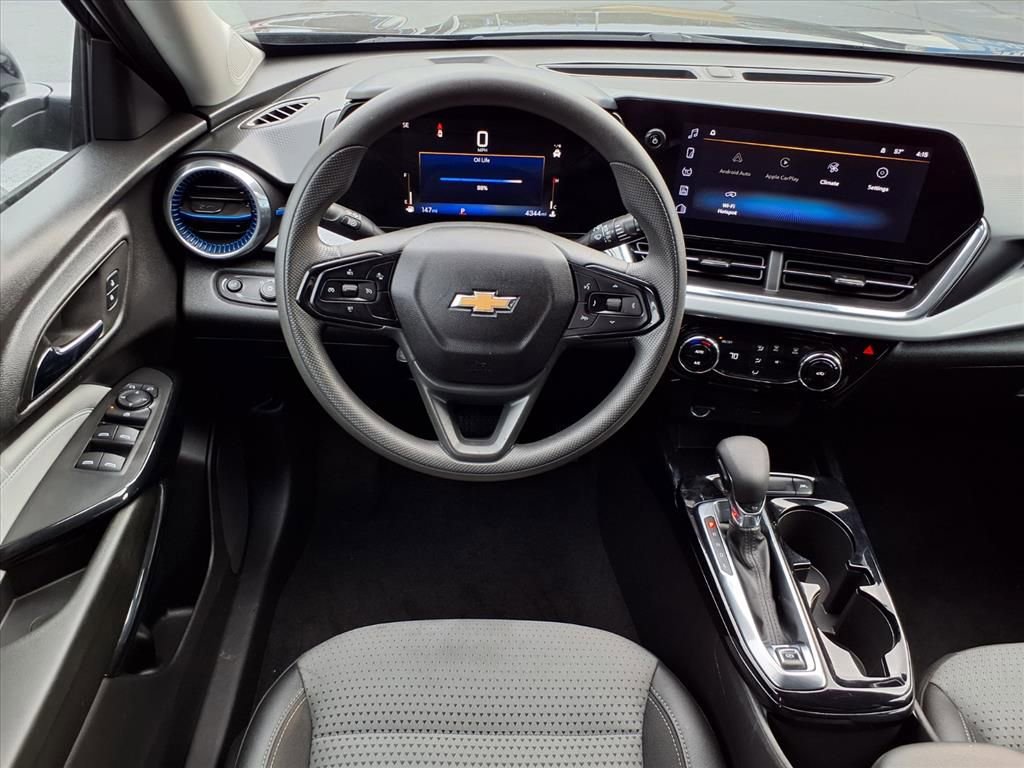 Used 2025 Chevrolet Trax LT image 13