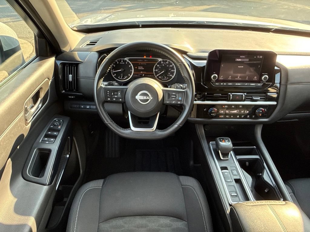 Used 2025 Nissan Pathfinder SV FWD image 33