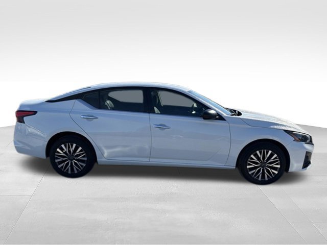 Used 2025 Nissan Altima 2.5 SV AWD/4WD image 6