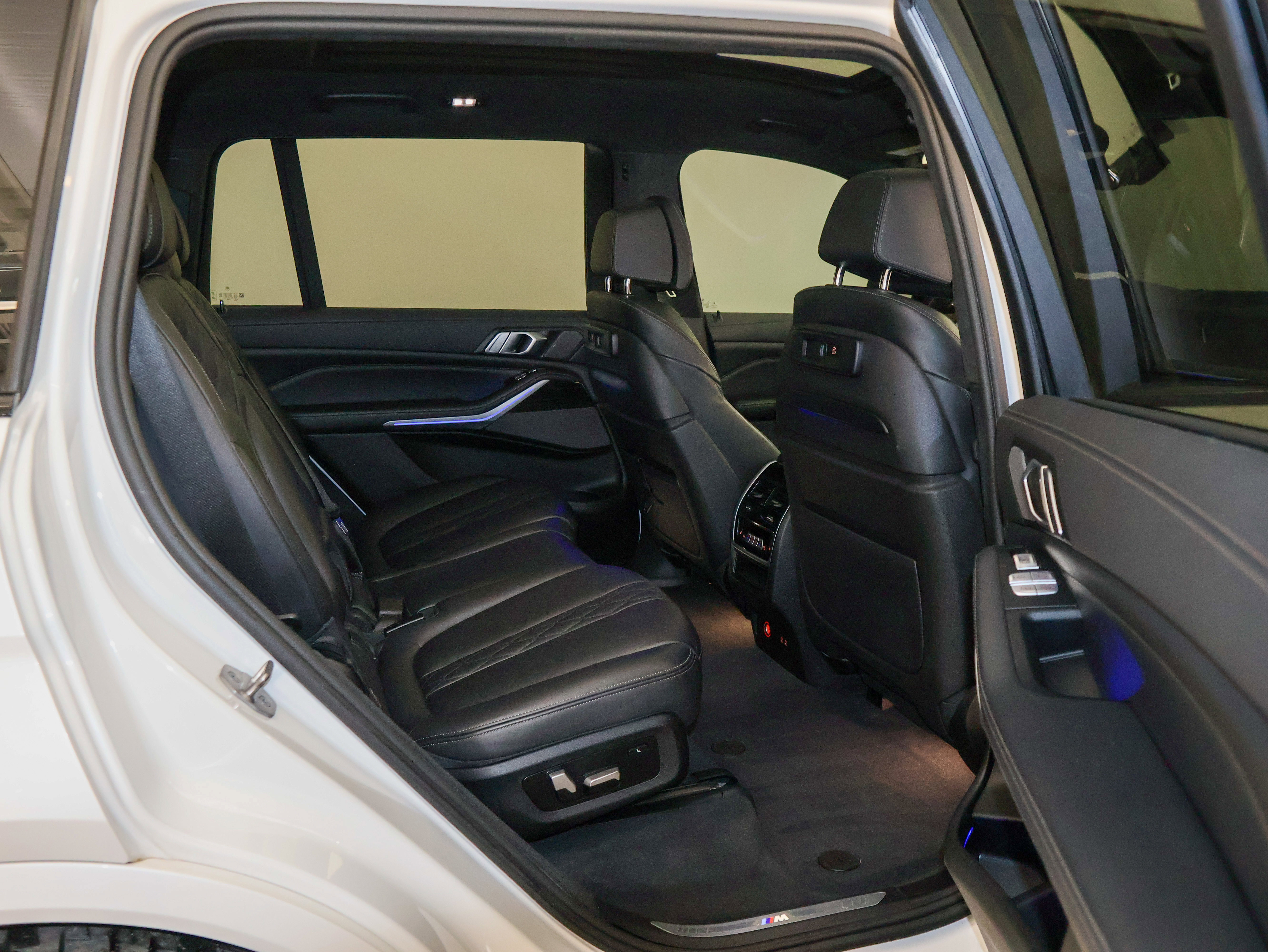 Used 2021 BMW X7 M50i image 69