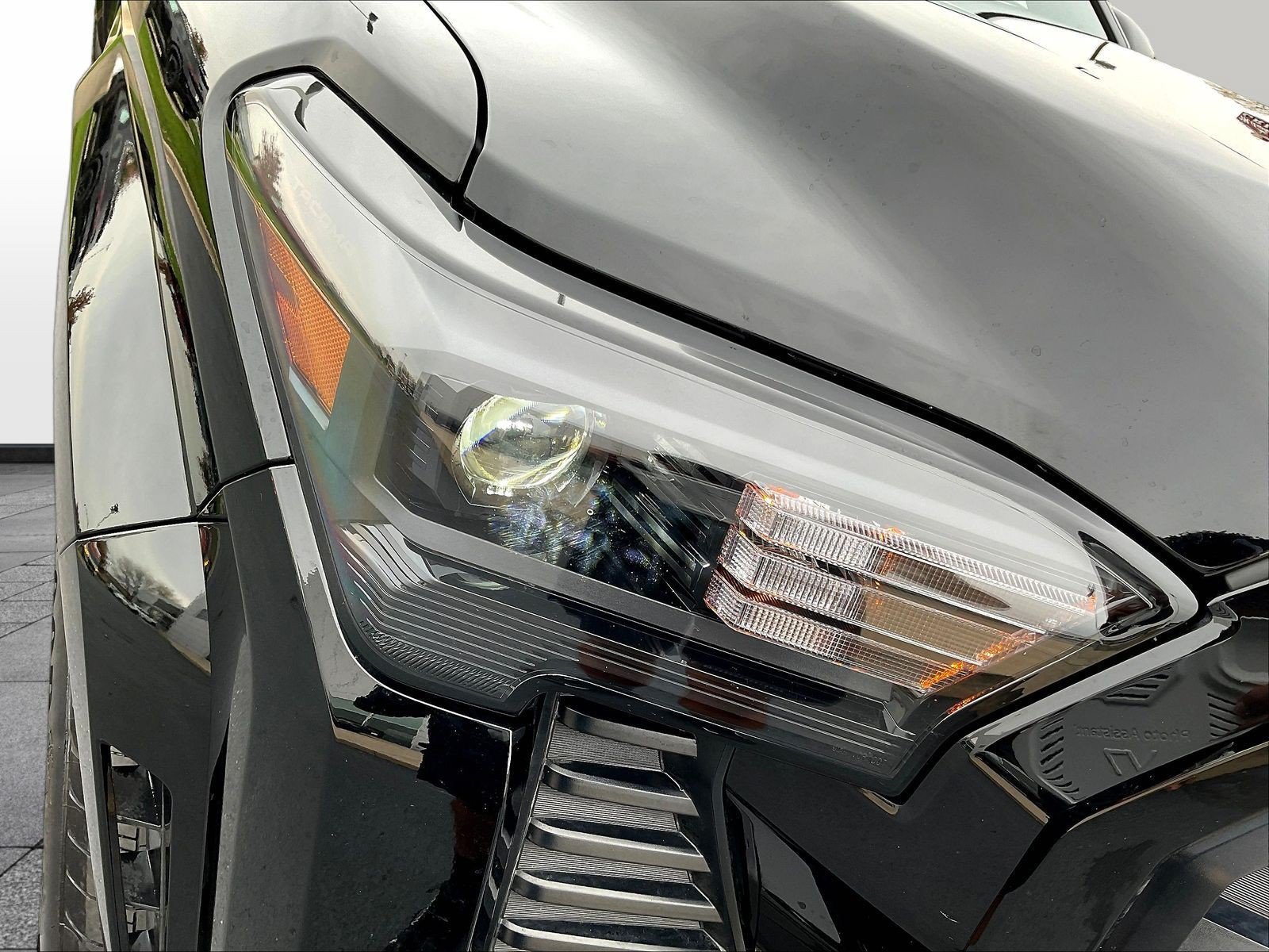 Used 2025 Toyota Tacoma SR5 AWD/4WD image 34