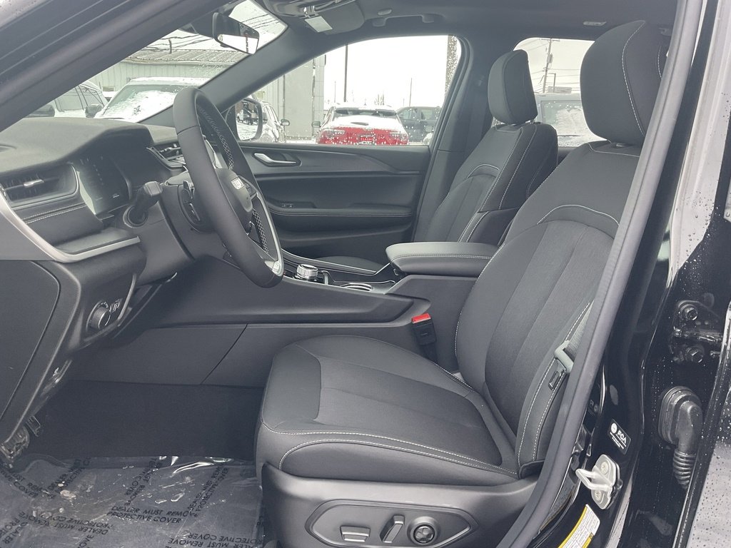 New 2026 Jeep Grand Cherokee 4WD image 8