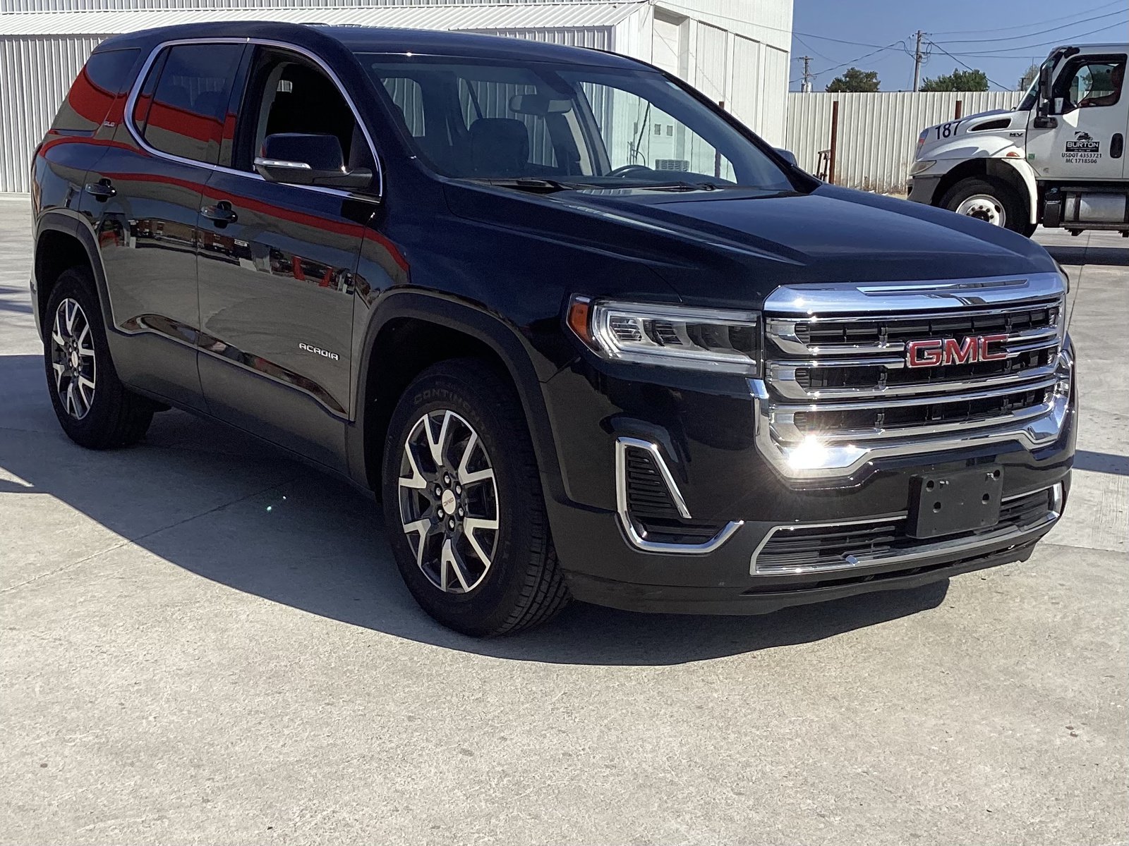 Used 2020 GMC Acadia SLE AWD/4WD image 3
