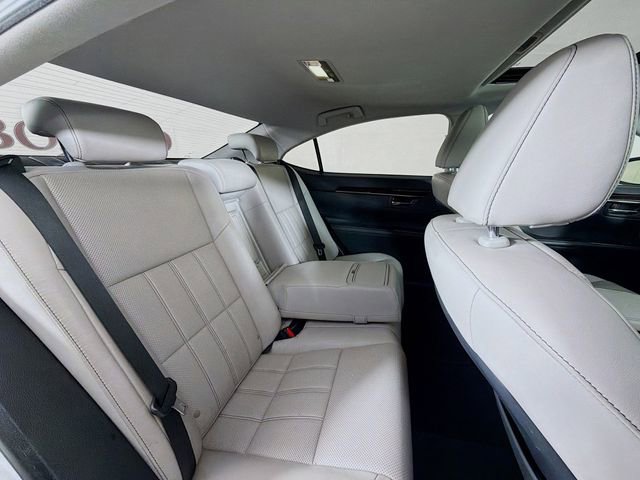 Used 2016 Lexus ES 350 w/ Luxury Package w/Wood Trim FWD image 33