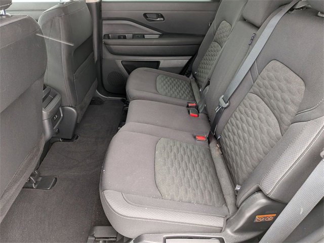 Used 2024 Nissan Pathfinder S image 23