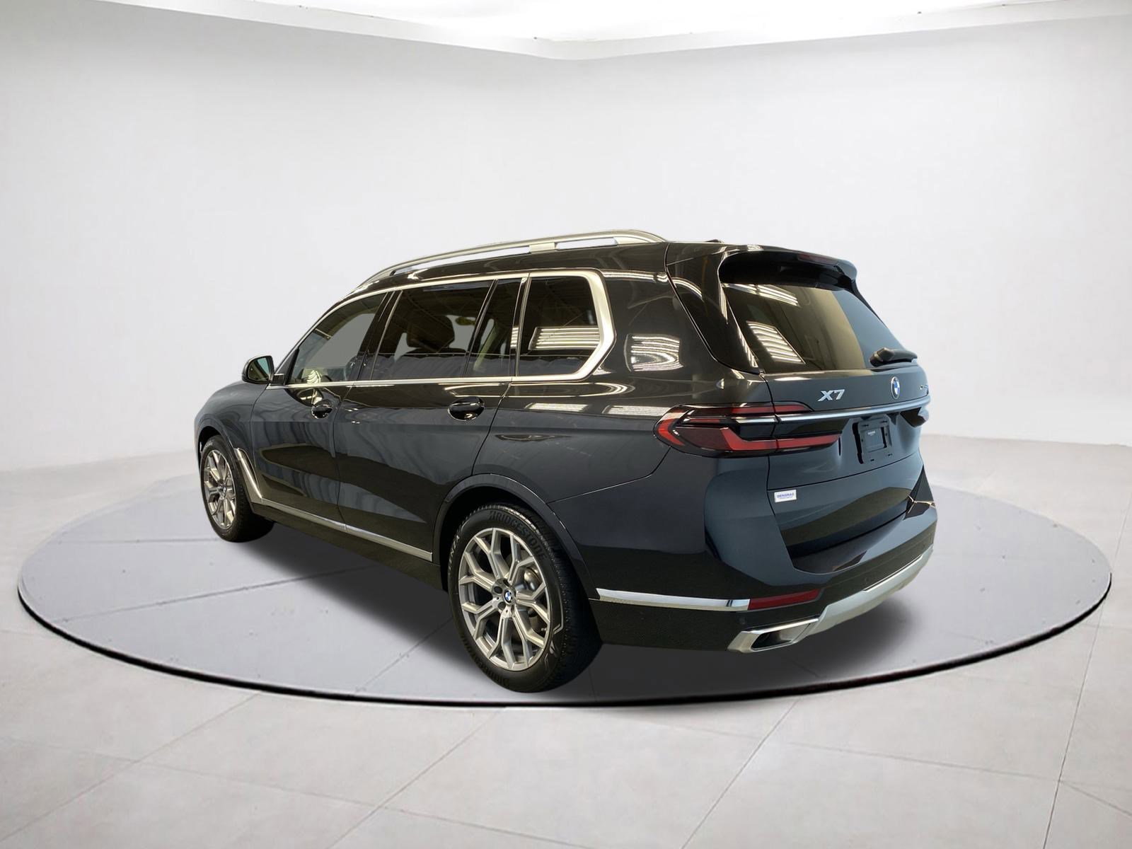 Used 2024 BMW X7 xDrive40i w/ Premium Package image 4
