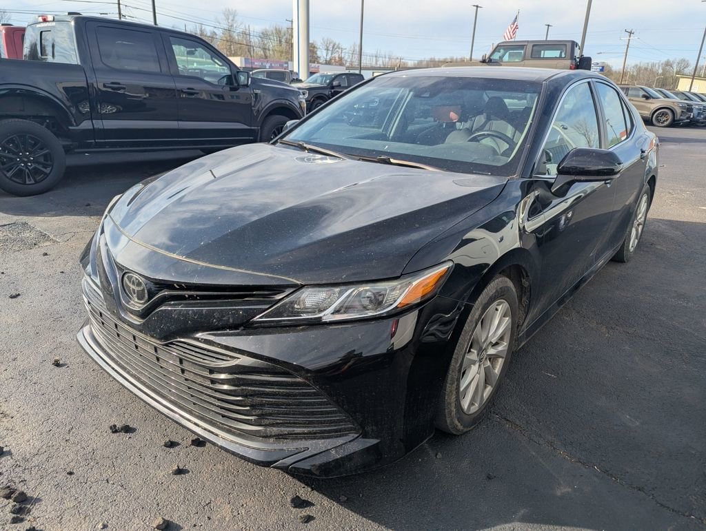 Used 2020 Toyota Camry LE image 2