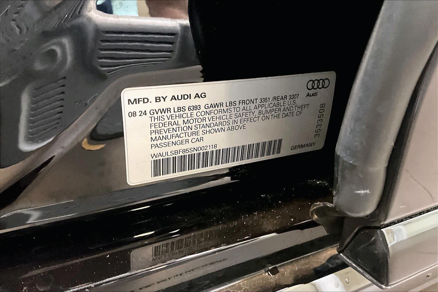 Certified 2025 Audi S8 AWD/4WD image 33