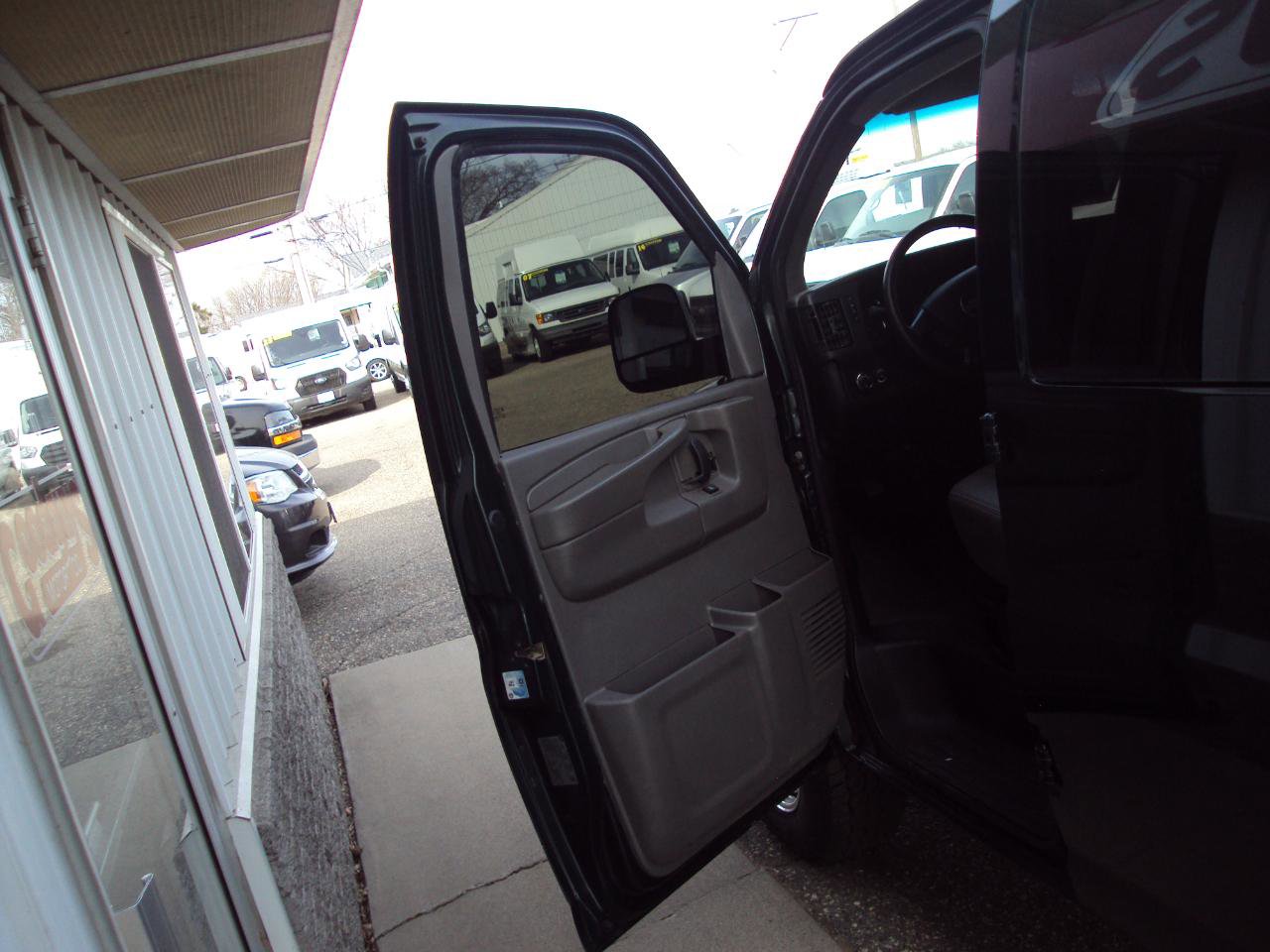 Used 2013 Chevrolet Express 1500 AWD image 13