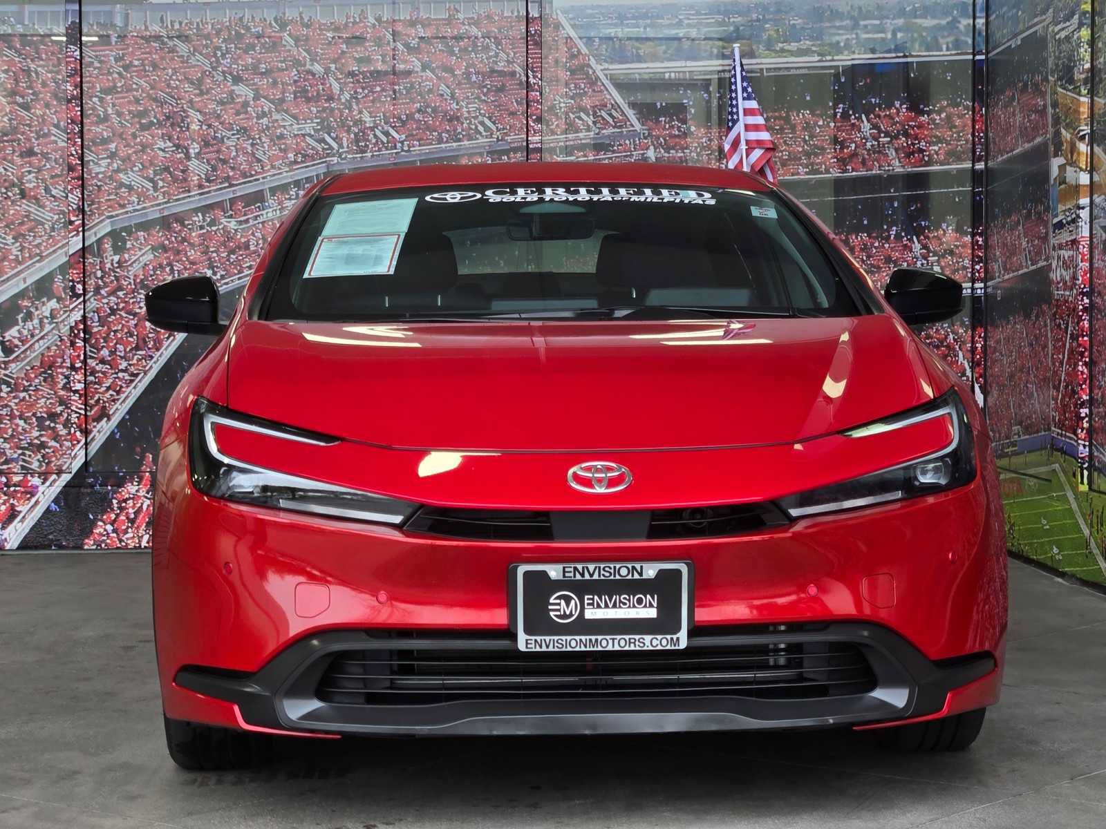 Certified 2025 Toyota Prius LE FWD image 3