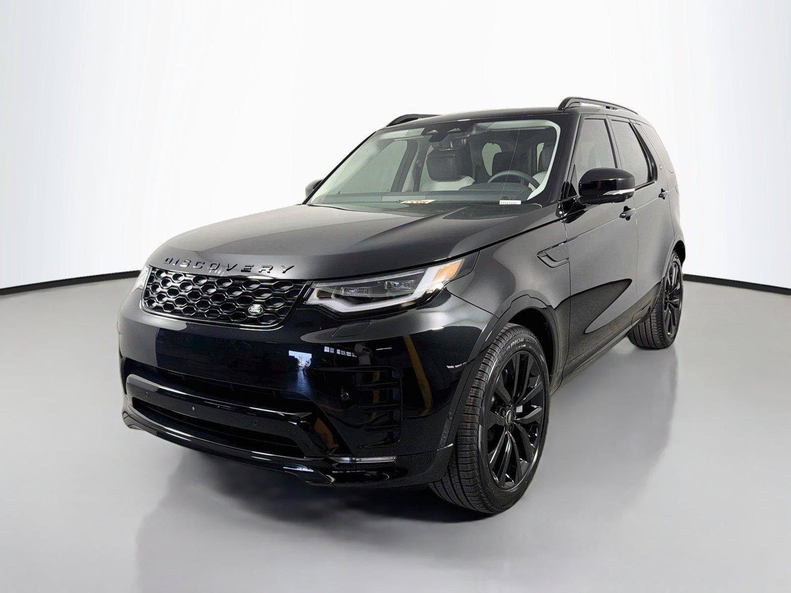 New 2026 Land Rover Discovery Dynamic SE