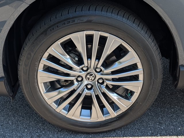Used 2023 Toyota Venza XLE AWD/4WD image 11