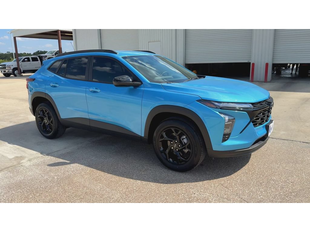 New 2026 Chevrolet Trax LT w/ Midnight Edition FWD image 2