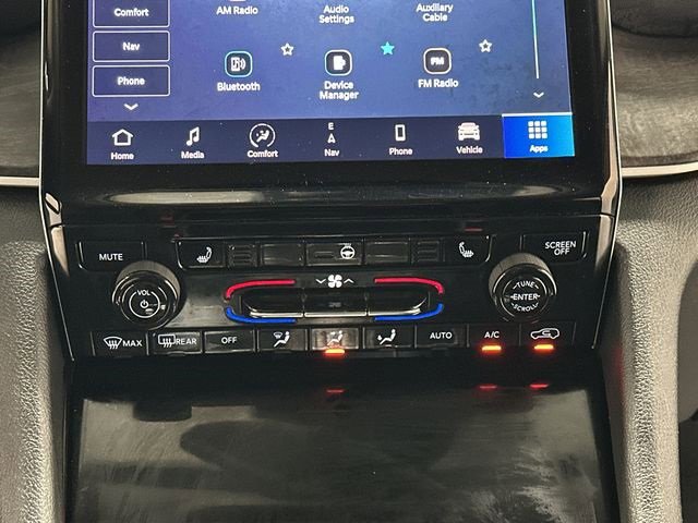 Used 2023 Jeep Grand Cherokee Limited image 16