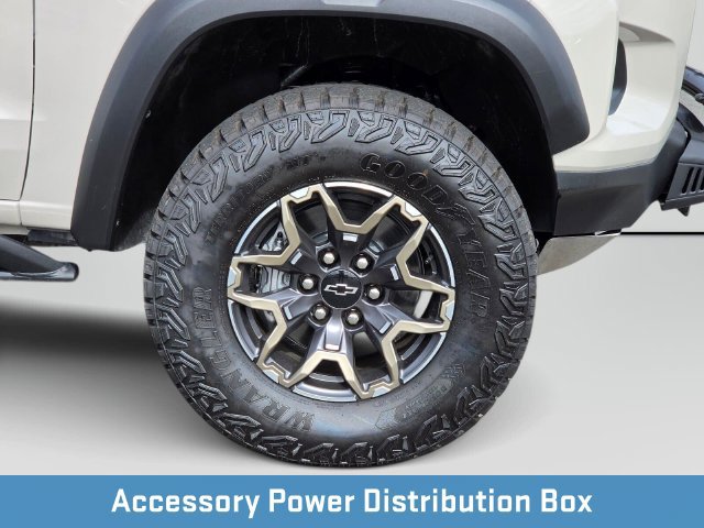 New 2026 Chevrolet Colorado ZR2 w/ Off-Road Front Bumper Package AWD/4WD image 11