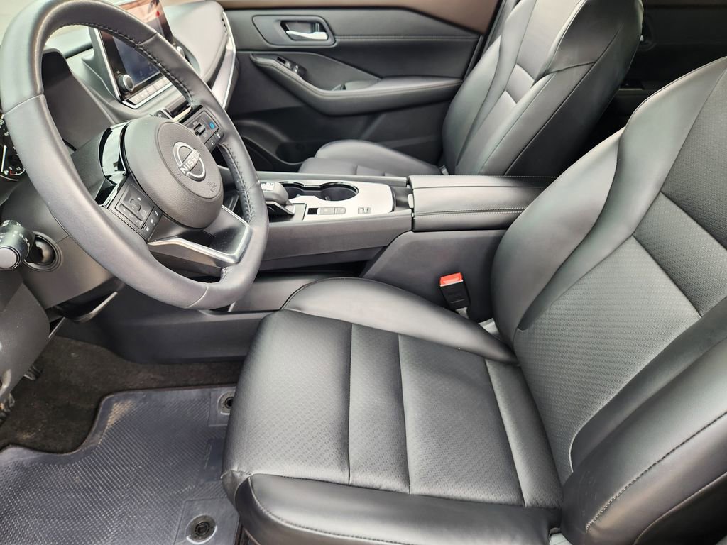 Used 2023 Nissan Rogue SV w/ SV Premium B Package image 13