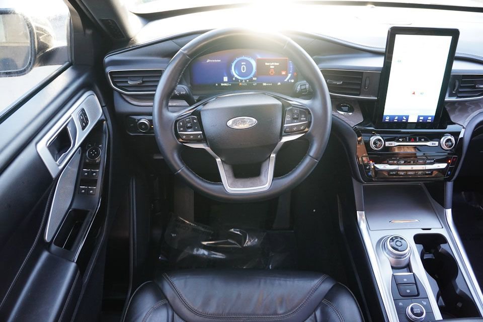 Certified 2022 Ford Explorer Platinum w/ Equipment Group 601A image 22