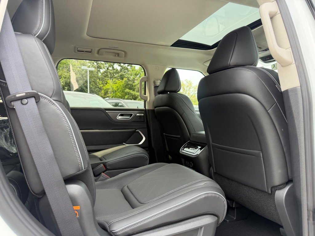 New 2027 INFINITI QX80 Luxe w/ Cargo Package AWD/4WD image 4