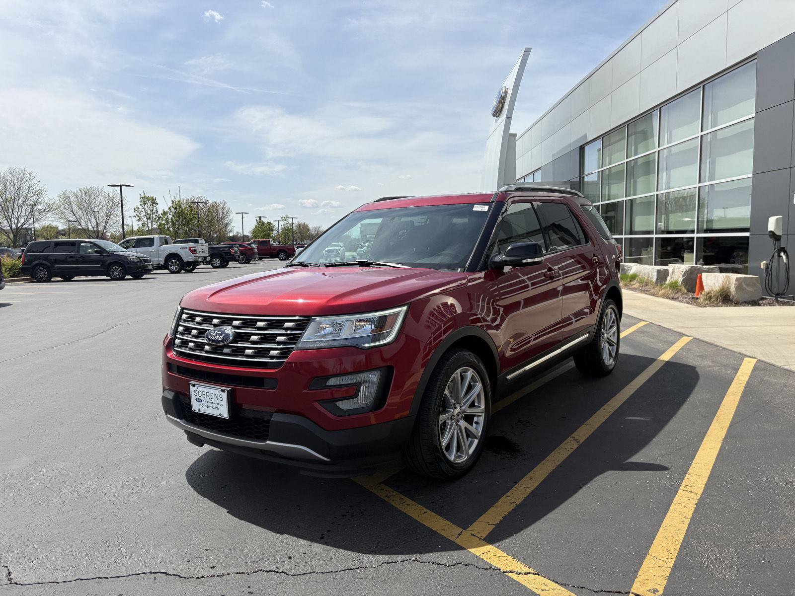 Used 2016 Ford Explorer XLT w/ Equipment Group 202A AWD/4WD image 3