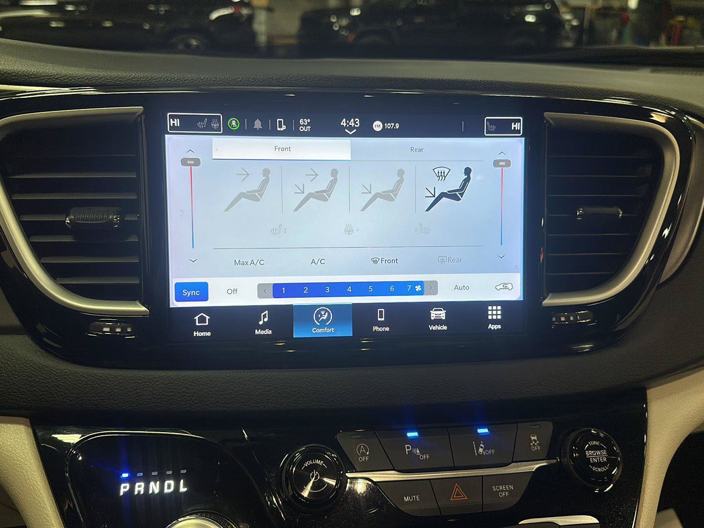 Used 2023 Chrysler Pacifica Touring-L FWD image 21