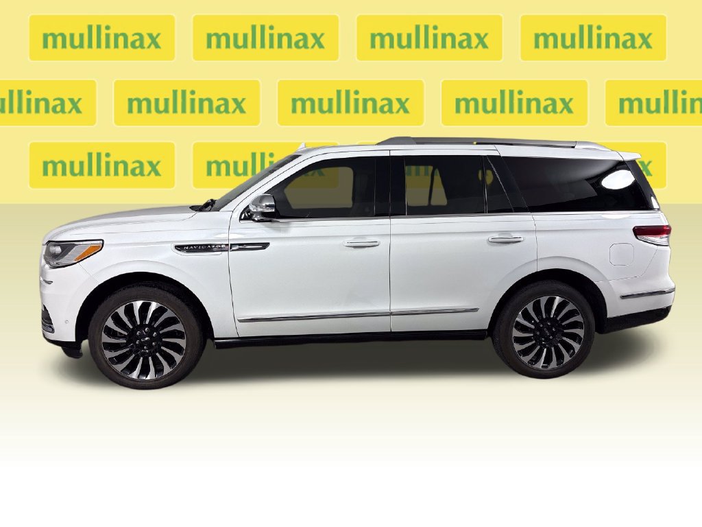Used 2024 Lincoln Navigator Black Label AWD/4WD image 11