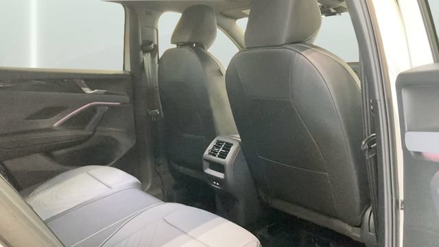 New 2026 Volkswagen Tiguan SE R-Line AWD/4WD image 35