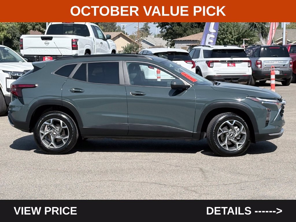Used 2025 Chevrolet Trax LT FWD image 4