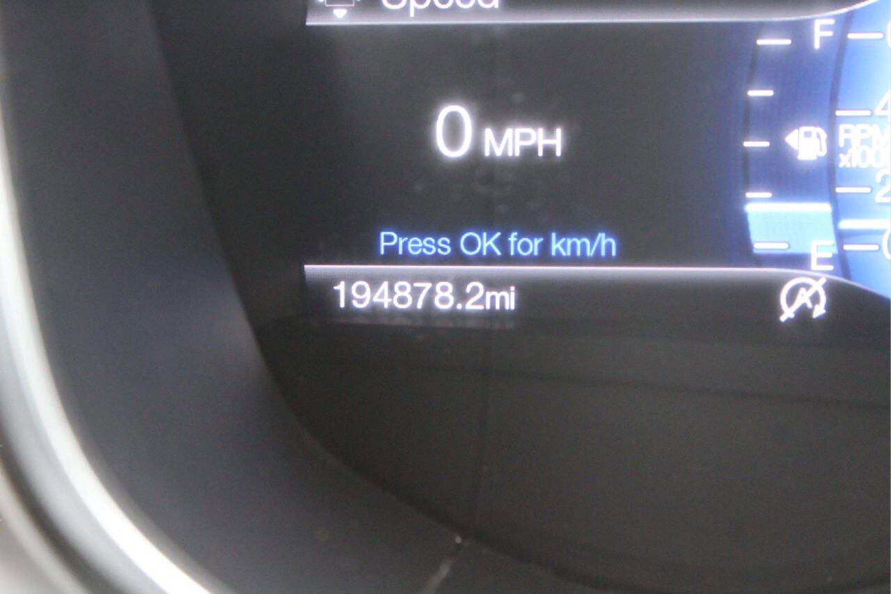 Used 2017 Ford Fusion SE w/ Fusion SE Technology Package image 9