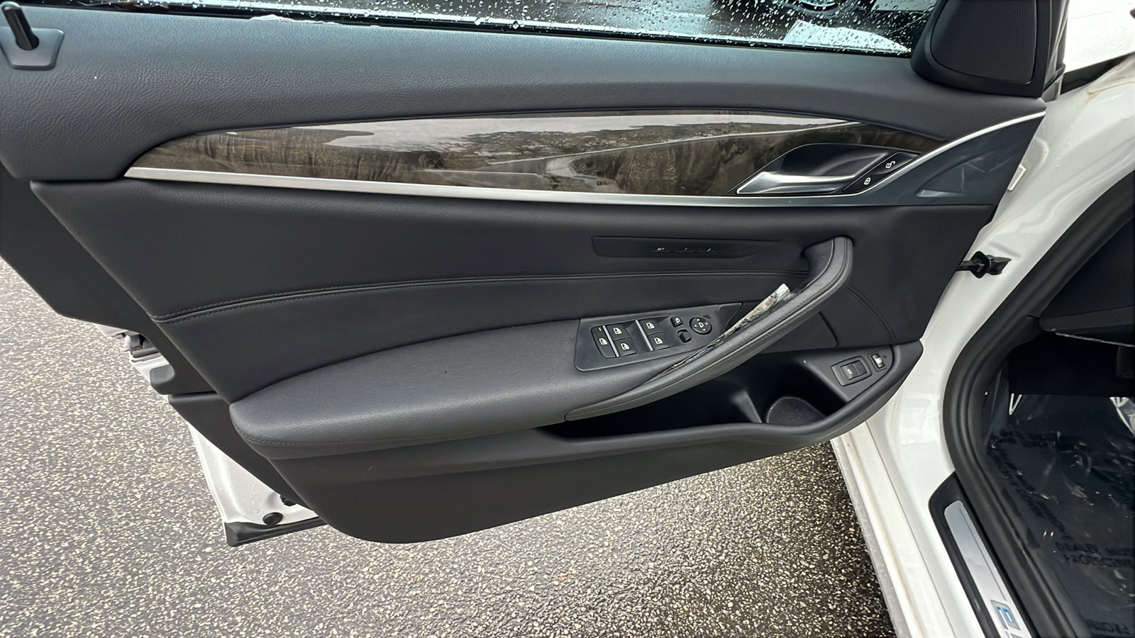 Used 2018 BMW 530e xDrive image 14