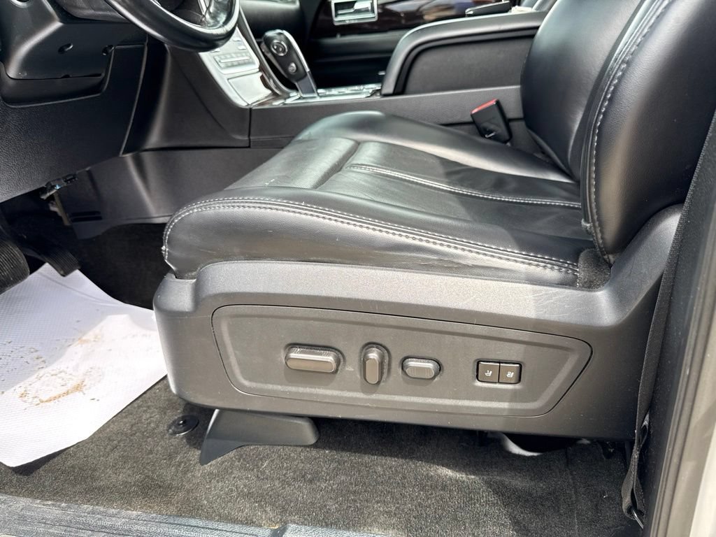 Used 2017 Lincoln Navigator Select AWD/4WD image 30