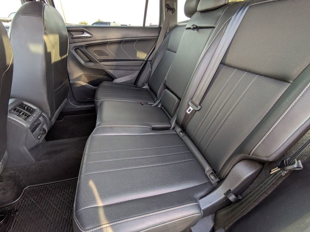 Used 2023 Volkswagen Tiguan SE R-Line image 28