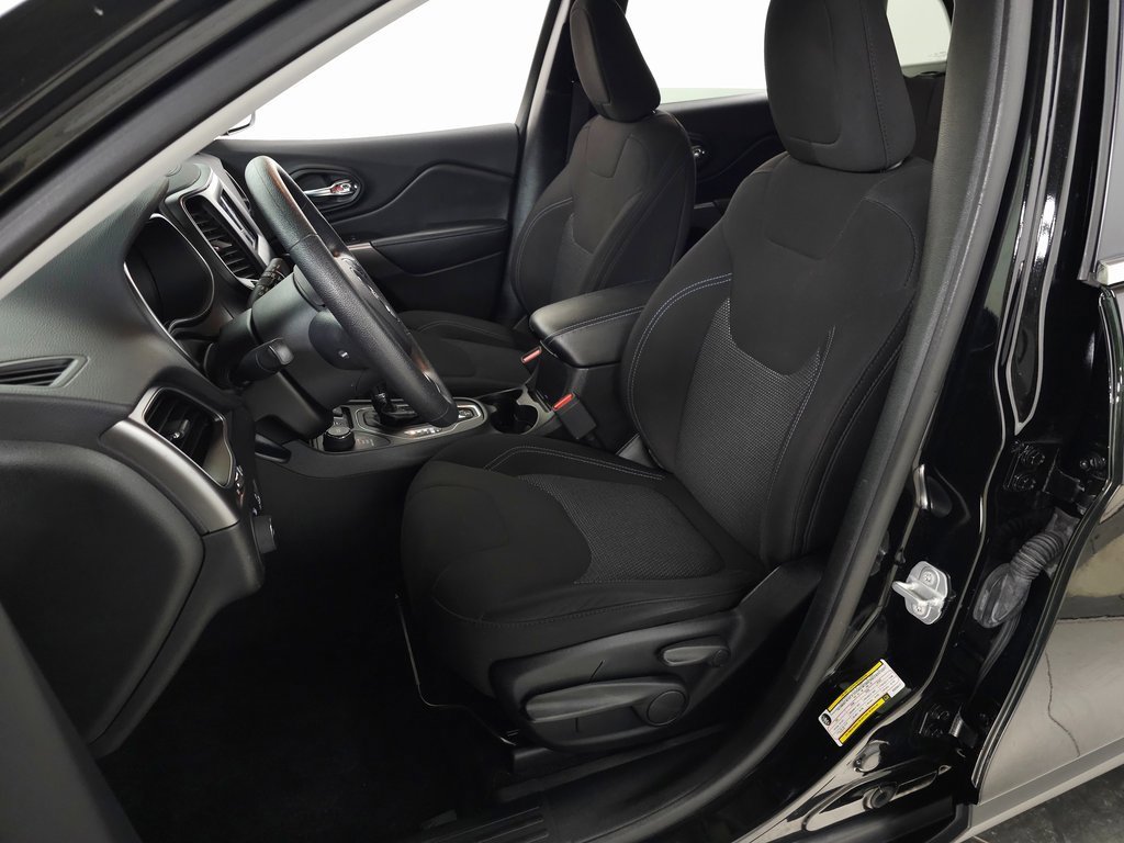 Used 2019 Jeep Cherokee Latitude w/ Popular Appearance Group image 16